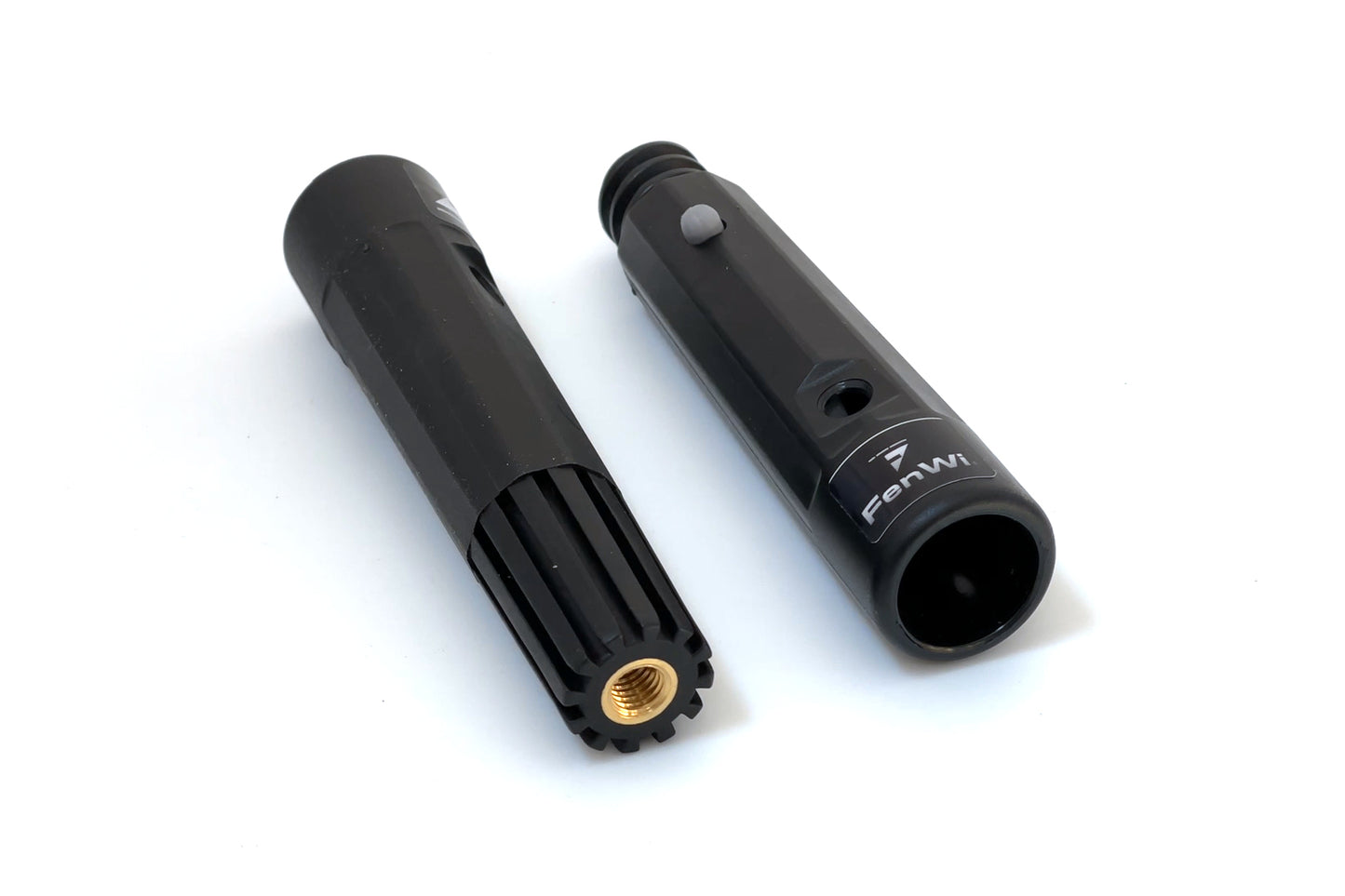 Bei dem Zubehör-Set handelt es sich um Adapter, welche zu allen FenWi-Teleskopstangen passen. Beide Aufsätze eignen sich für Malerrollen oder Universaladapter.