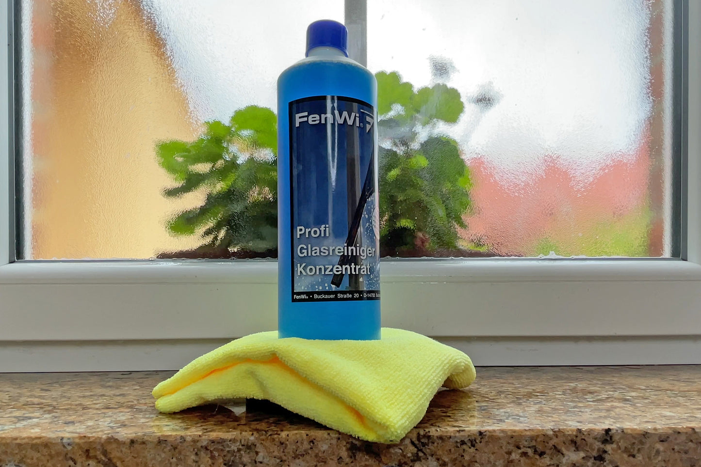 Das Reinigungsmittel mit hochwirksamen Tensiden, Abperl-Effekt und Langzeitwirkung für streifenfreie Oberflächen. Die Fensterseife zur Reinigung von Glasflächen