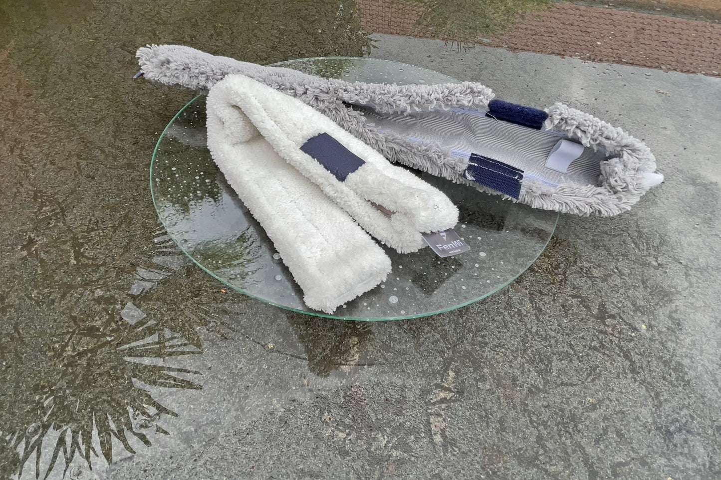 Diese hochwertigen Wischbezüge passen auf alle FenWi 45er Einwascher und Kombifensterwischer. Das 2er Set besteht aus je einem Langflor und Kurzflor Wischbezug.