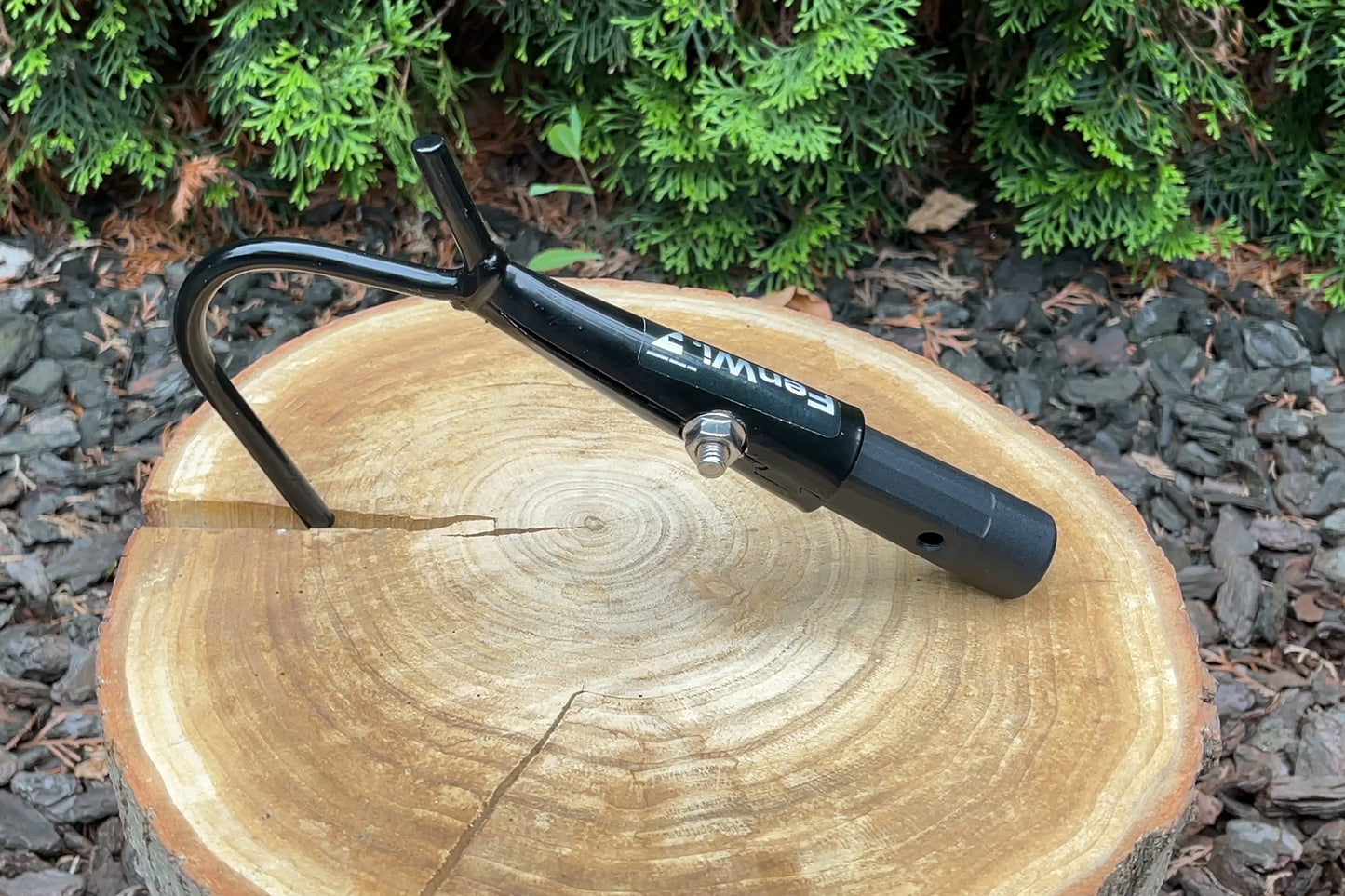 Mit dem Obstschüttelhaken lassen sich alle FenWi Teleskopstangen zum Teleskophaken erweitern. Der Astschüttelhaken wird sicher auf der Teleskopstange befestigt.